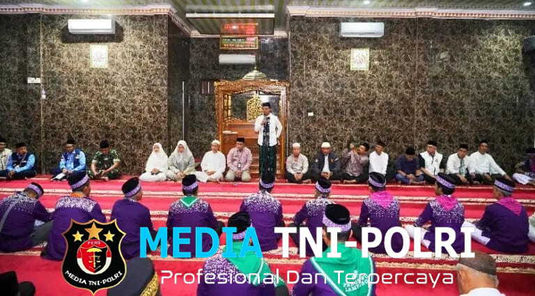 Bupati Riyanto Pamungkas Dan Wakil Bupati Pringsewu Umi Laila Lepas Jamaah Calon Haji Kloter 53