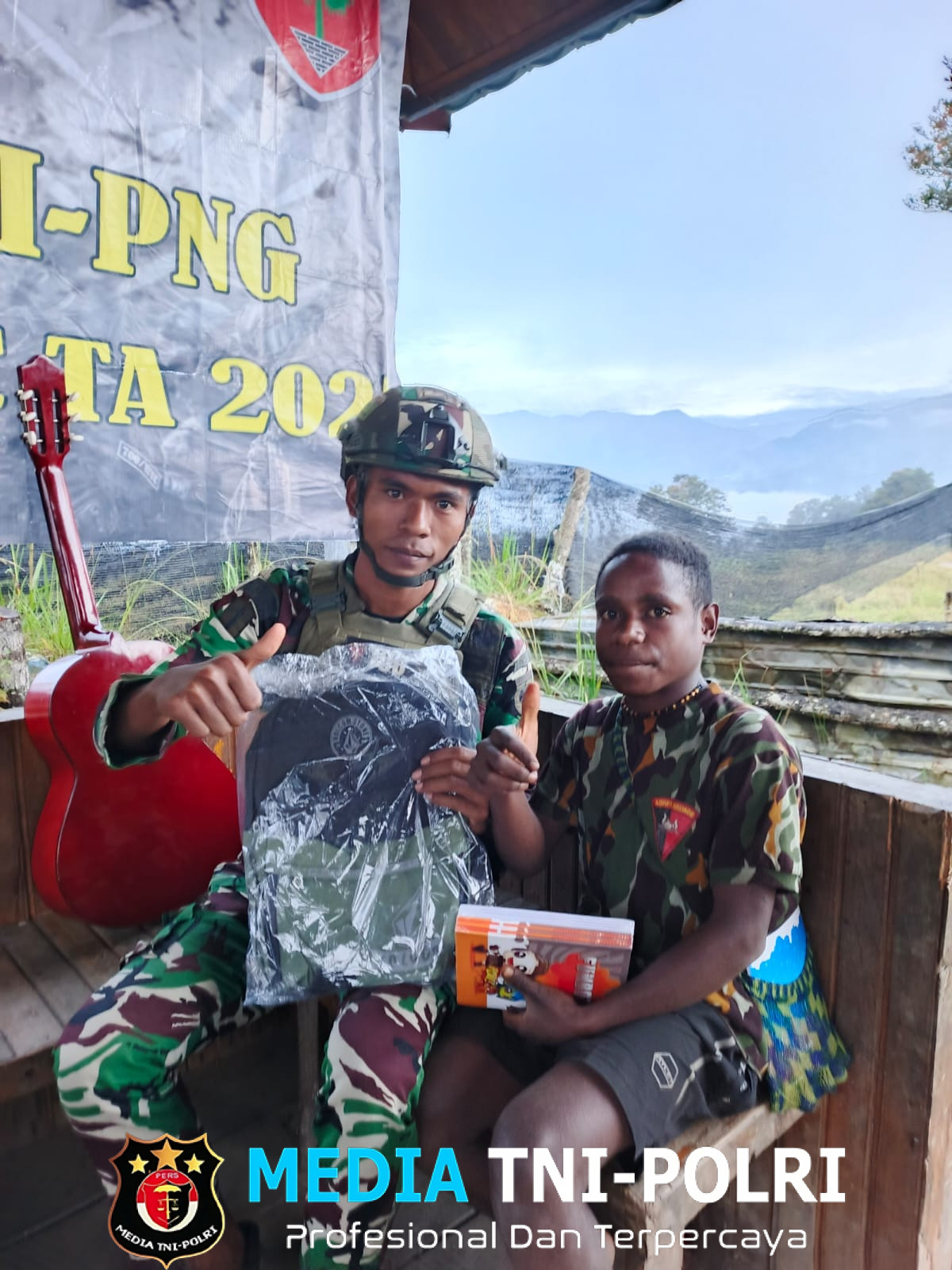 Damai dalam Nada dan Doa di Tanah Eronggobak Satgas TNI Gelar Ibadah Bersama Warga Papua