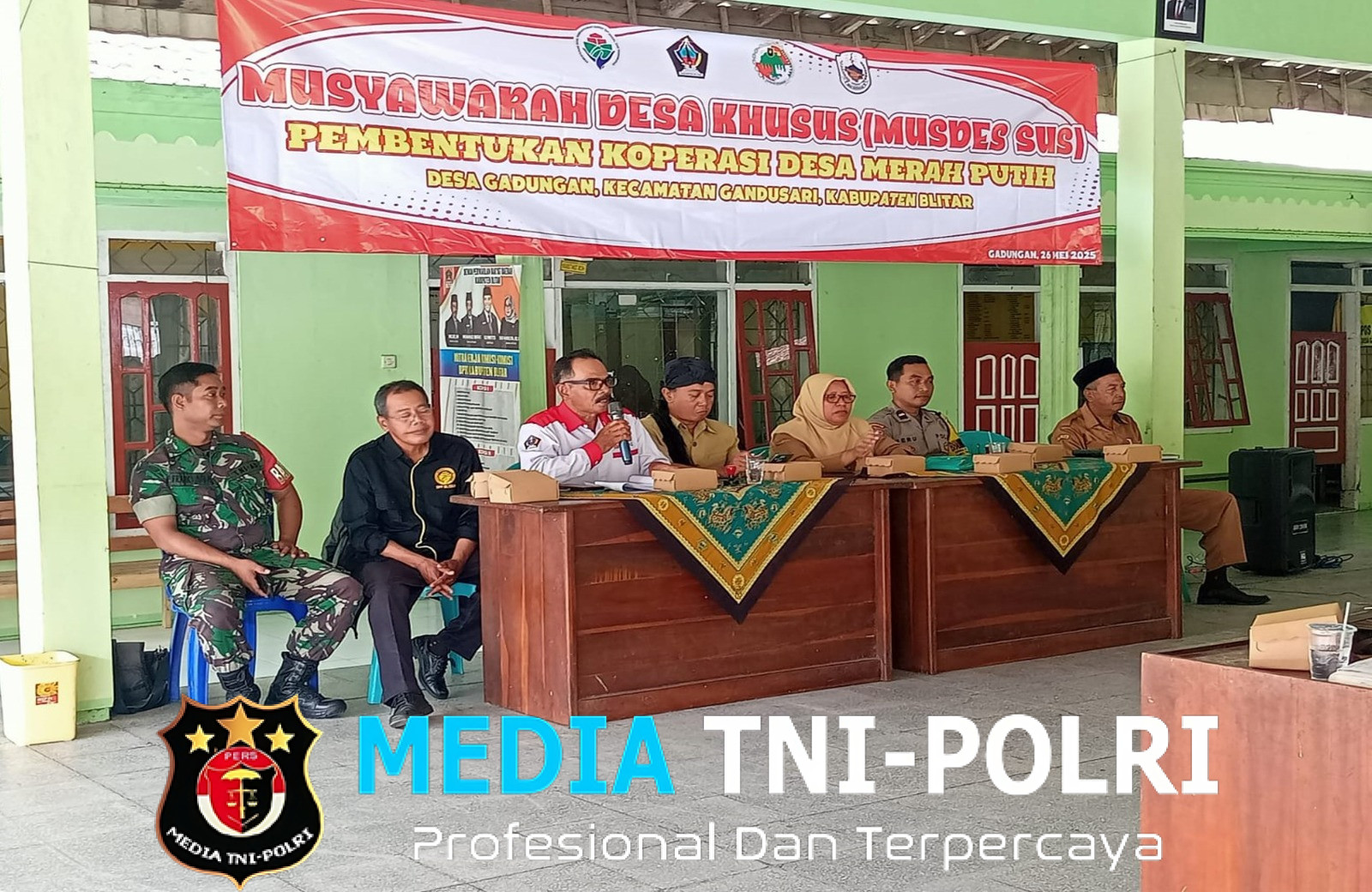 Babinsa Bersama Tiga Pilar Hadiri Rapat Pembentukan Koperasi Merah Putih di Gadungan Wilayah Gandusari