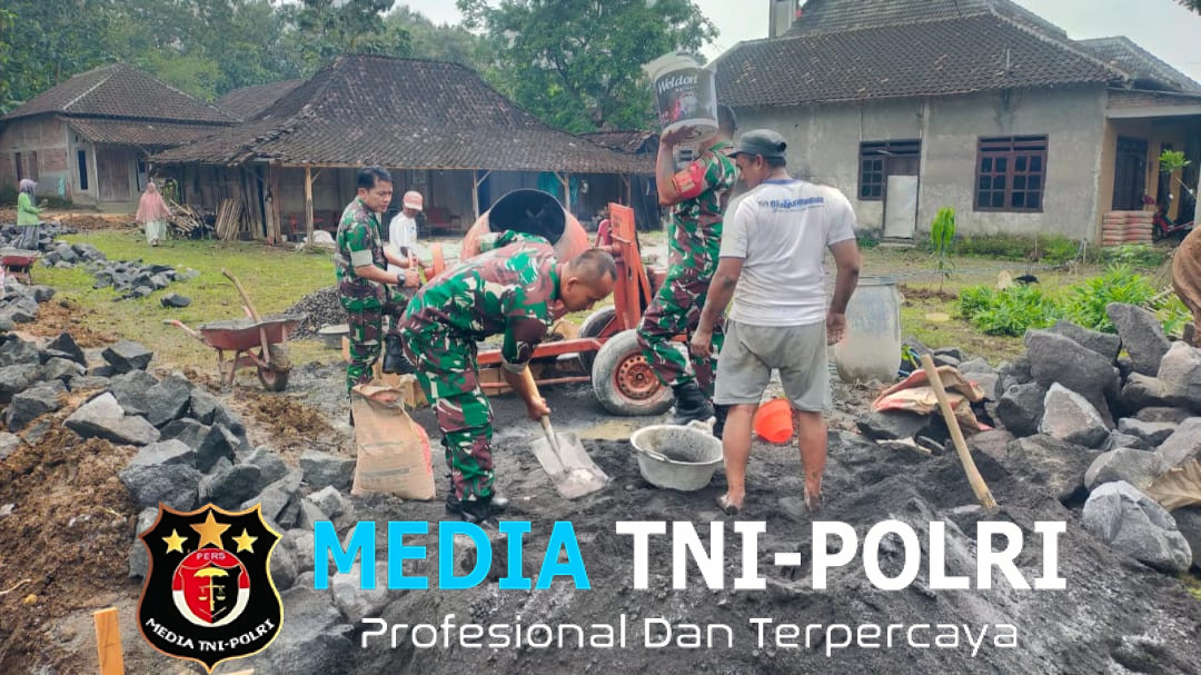 Babinsa Gotong Royong Bangun Pondasi Rumah Warga, Simbol Kemanunggalan TNI-Rakyat