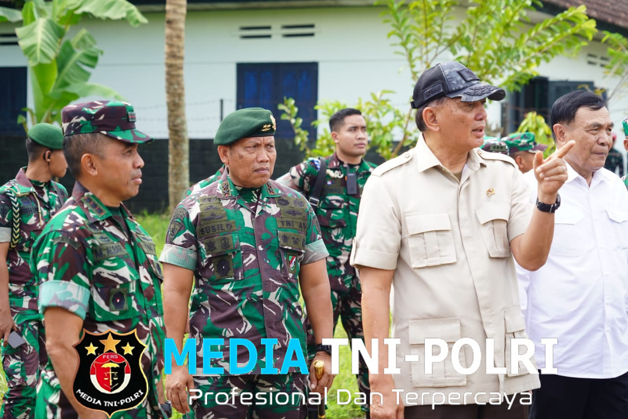 Panglima Divif 2 Kostrad Bersama Menhan RI Tinjau Latihan SPPI di Dodikjur Rindam V/Brawijaya