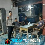 Cegah Pencurian, Anggota Polsek Mandor Laksanakan Patroli Malam dan Temui Warga