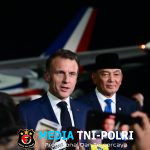 Presiden Macron Tiba di Jakarta, Apresiasi Keindahan Indonesia dan Persahabatan dengan Presiden Prabowo