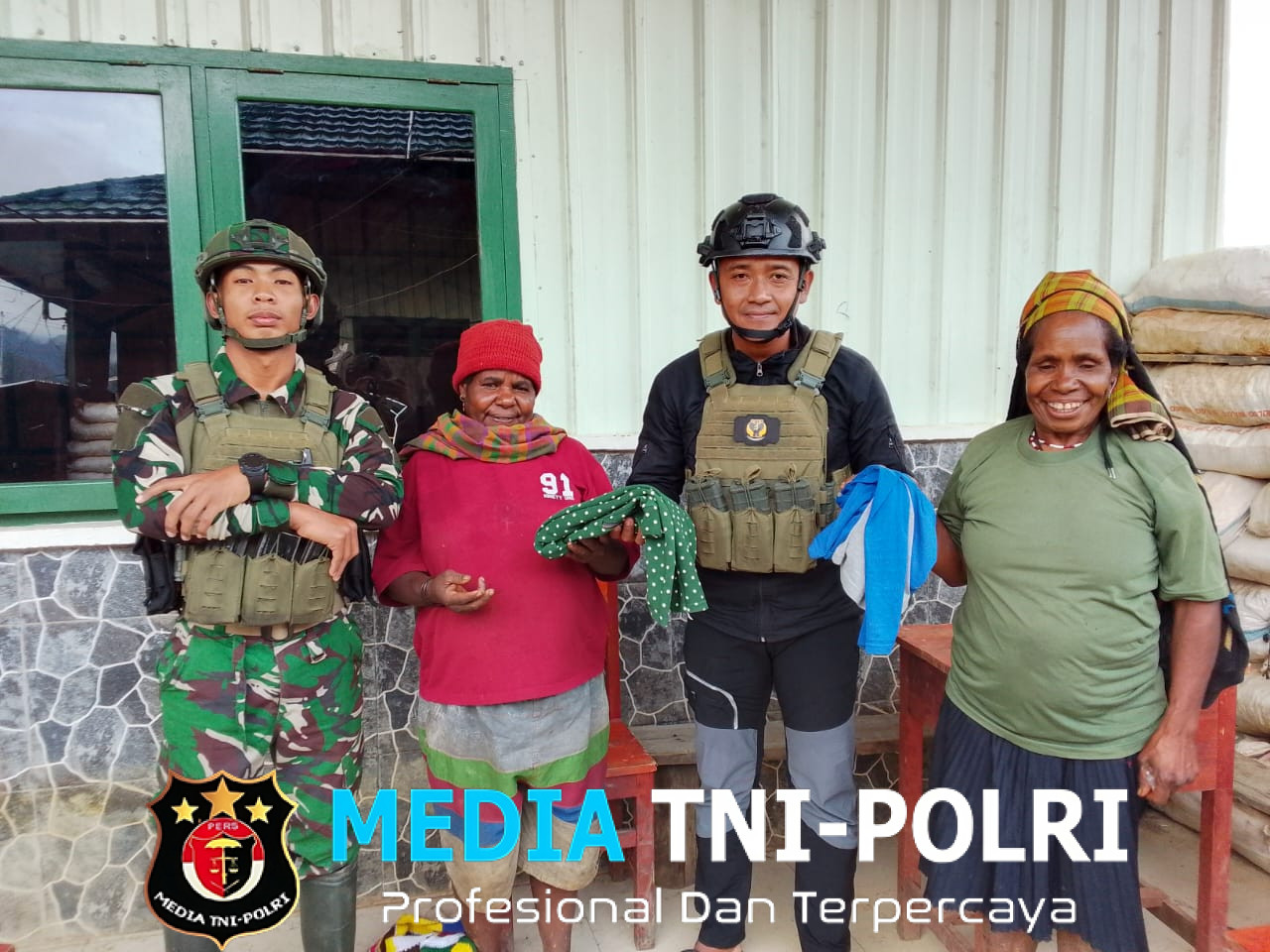 TNI Bantu Warga Gome Dari Layanan Kesehatan Hingga Baju Layak Pakai