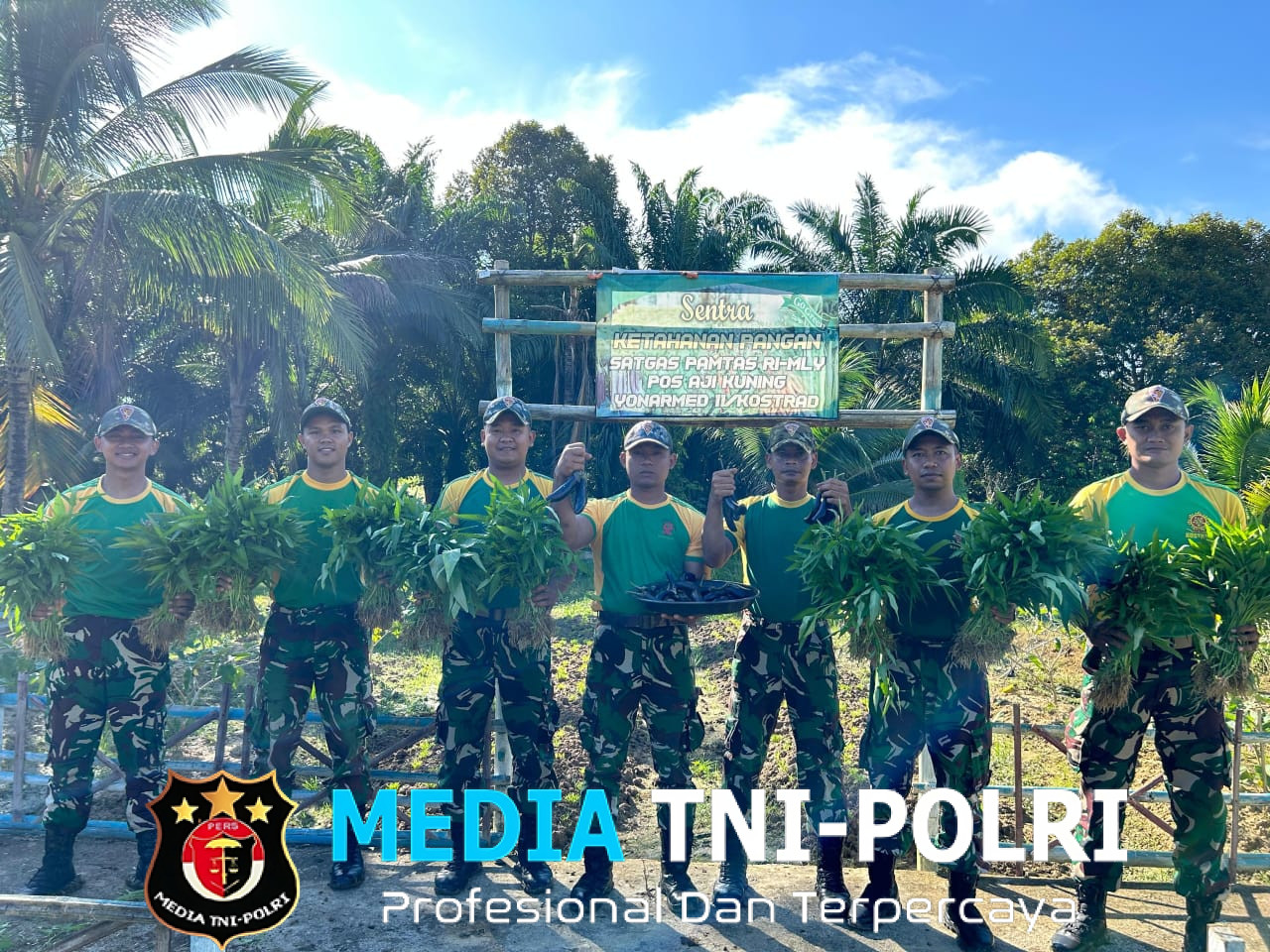 Berbagi Hasil Panen, Satgas Pamtas Yonarmed 11 Kostrad Wujudkan Kepedulian di Perbatasan