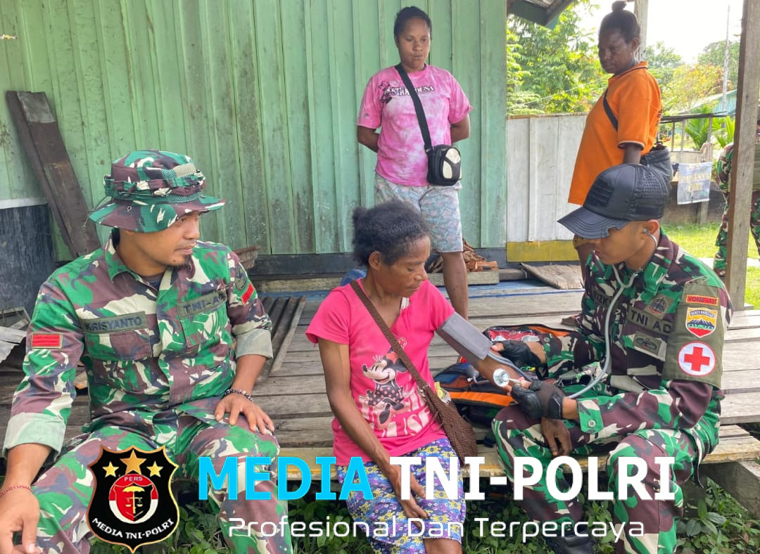 Peduli Kesehatan, Satgas Yonif 131/Brajasakti Gelar Pelayanan Kesehatan di Perbatasan Papua