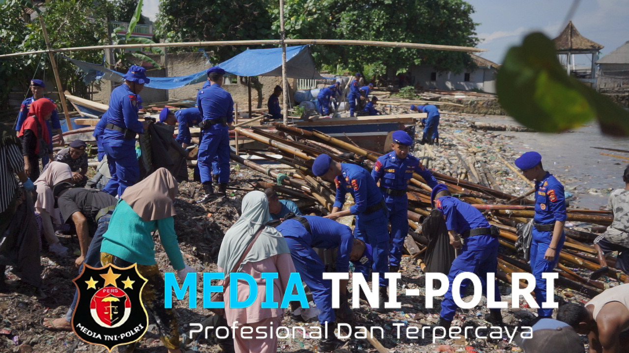 Patroli Laut dan Bersih Pantai, Ditpolairud Bersama Bid Humas Polda Lampung Ajak Warga Peduli Lingkungan