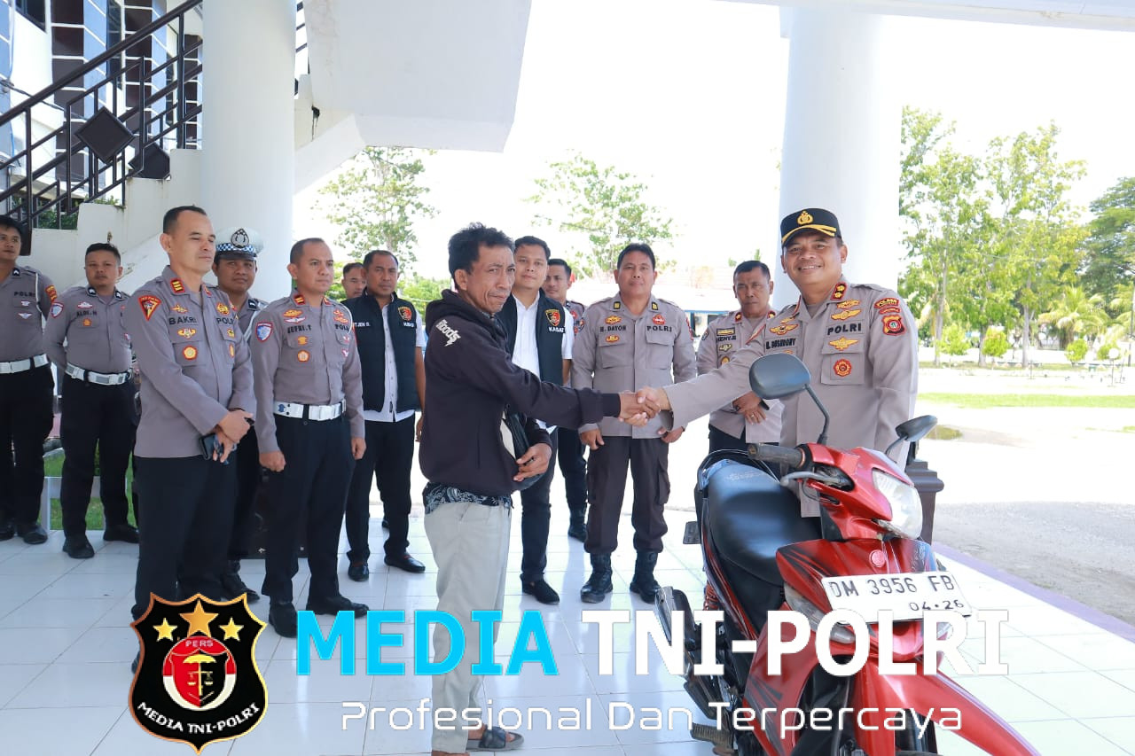 Tindak Pidana Premanisme Pemerasan dan Pembakaran, Kapolres Pohuwato Serahkan bantuan Sepeda Motor Pada Korban