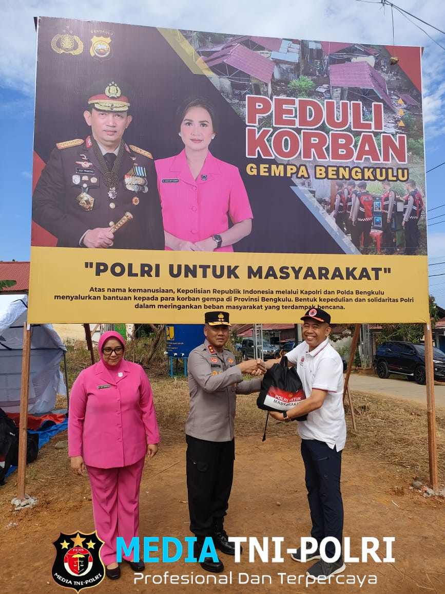 Kapolri Kirim Bantuan 5.000 Paket Sembako untuk Korban Gempa Bumi di Bengkulu