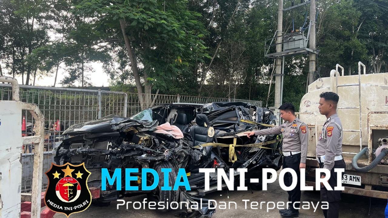 Sat Lantas Polres Tulang Bawang Barat Cek TKP Dan Tangani Kecelakaan Lalu Lintas di Jalan Tol Tiyuh Mekar Sari Lambu Kibang, yang Menewaskan 2 Orang Penumpang