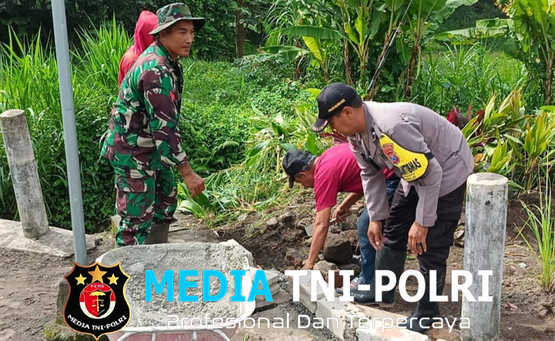 Jumat Bersih, Babinsa Pakunden Inisiasi Gotong Royong di Lingkungan Sukorejo