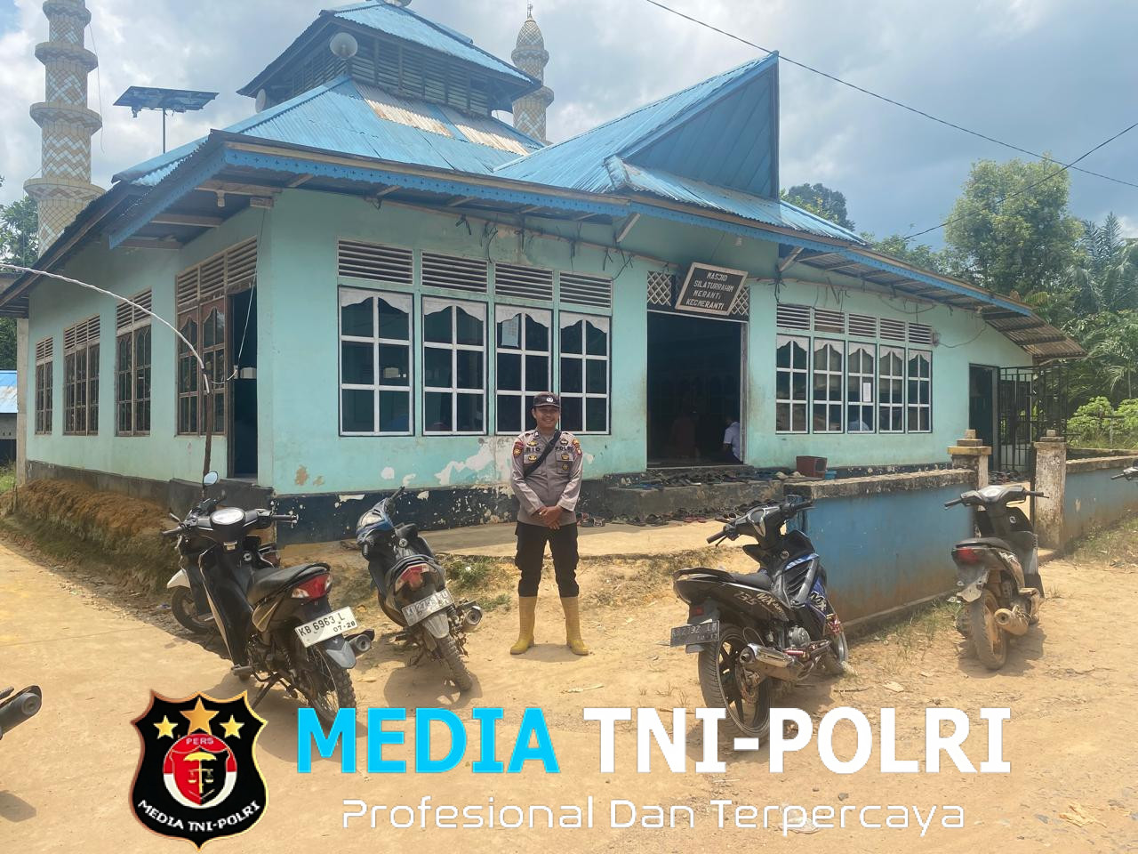 Polsek Meranti Amankan Sholat Jumat Demi Keamanan dan Kenyamanan Jemaah