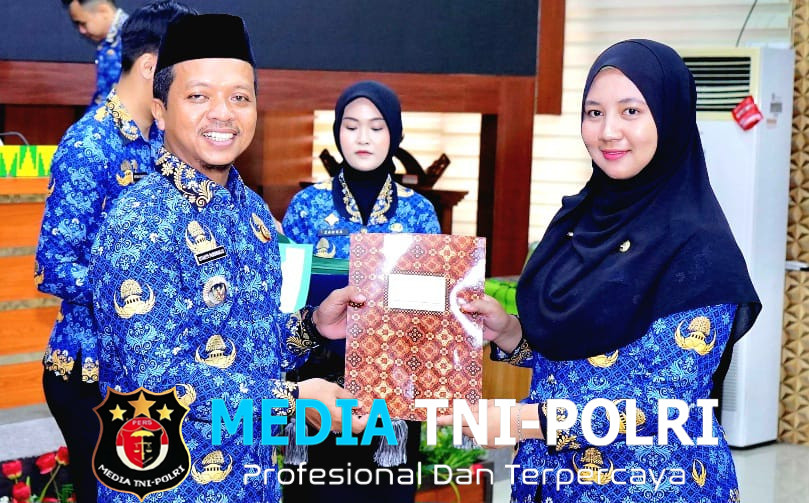 Bupati Pringsewu Riyanto Pamungkas Serahkan SK CPNS