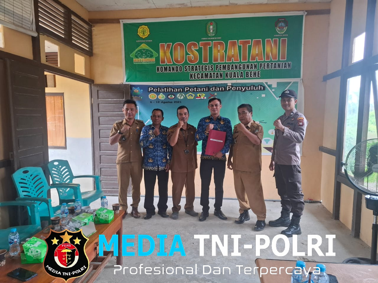 Wakili Kapolsek Kuala Behe, Personel Polsek Hadiri Serah Terima Jabatan Kepala BPP Kecamatan Kuala Behe