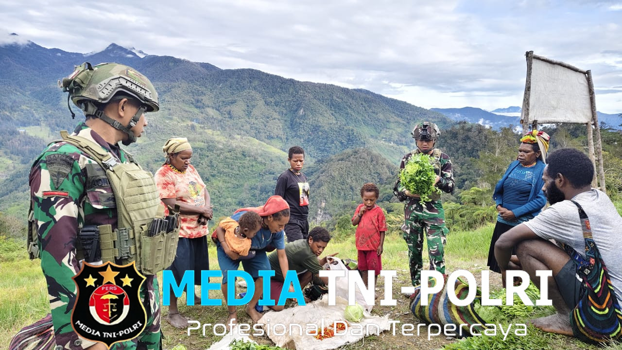 Demi Rakyat! Prajurit TNI Turun Langsung Borong Hasil Bumi Papua