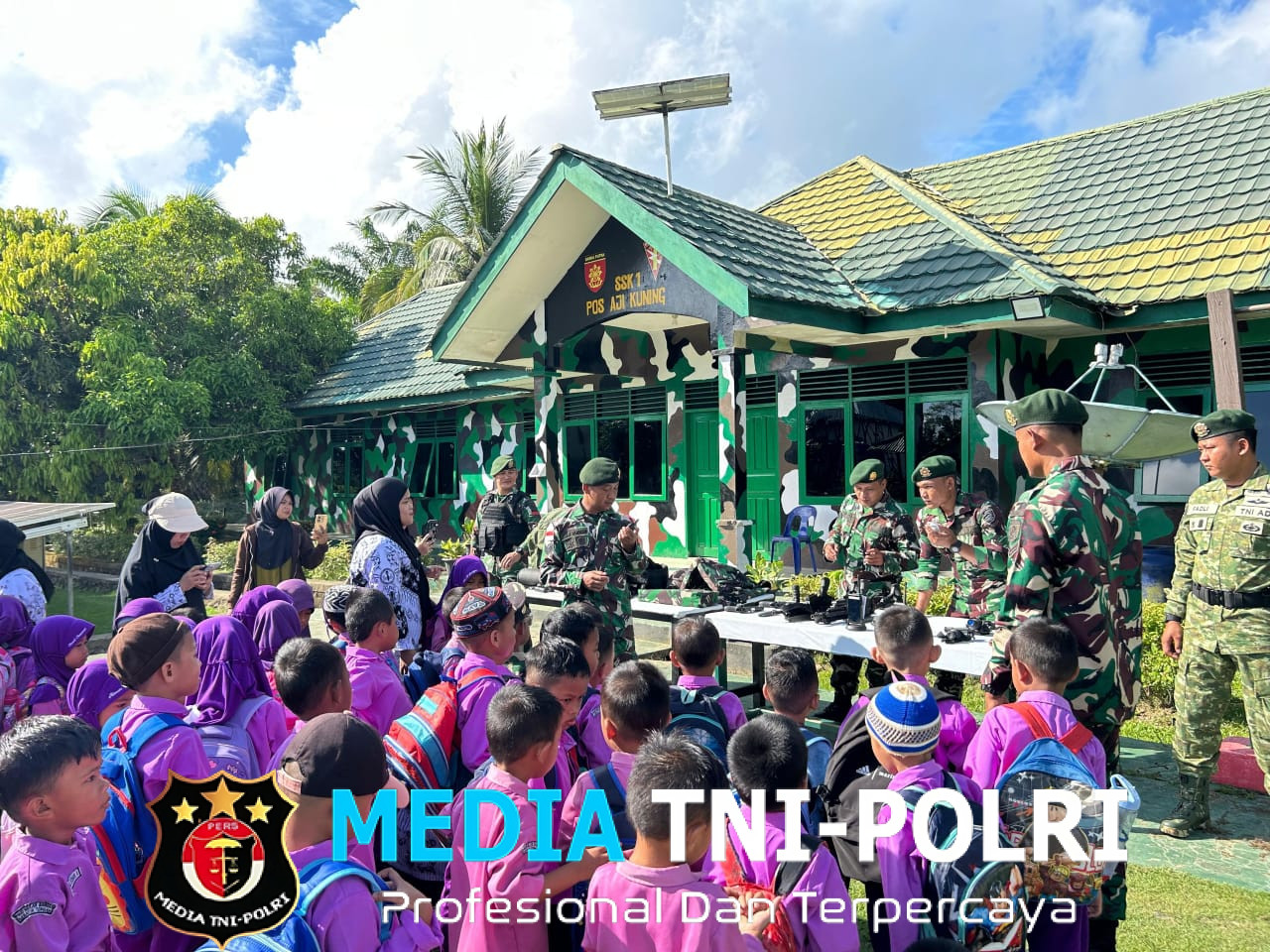 Penuh Keceriaan, Satgas Pamtas Yonarmed 11 Kostrad Edukasi Anak-anak tentang Profesi TNI di Perbatasan