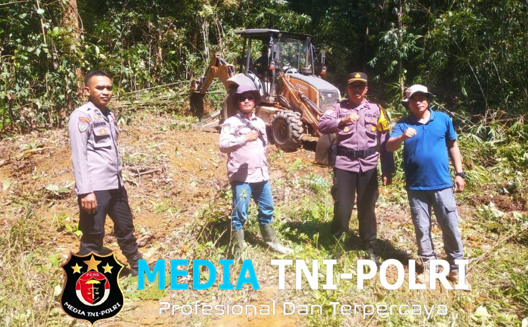 Polsek Sebangki Bersama BPP dan PT. CNP Lanjutkan Tahap Kedua Pengolahan Lahan Jagung Demplot Rajawali