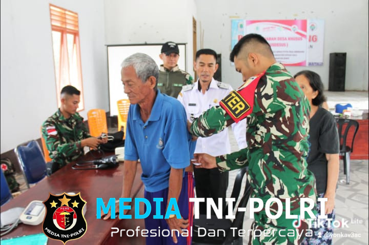 Satgas Yonkav 3/AC Bantu Posyandu Lansia Bersama Puskesmas Sebidang