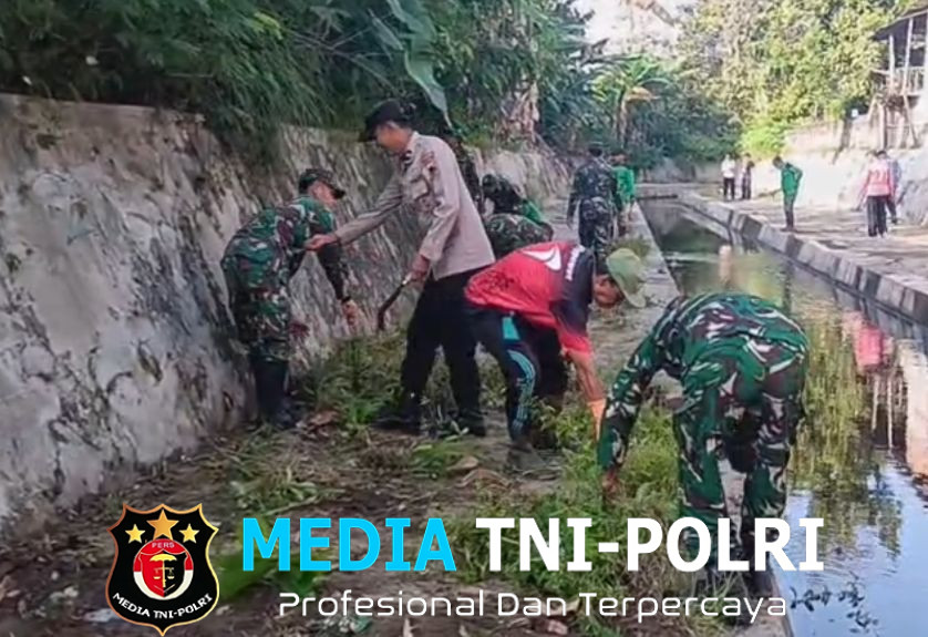 Forkopincam Wonogiri Bersihkan Aliran Sungai Peringati HLH Sedunia