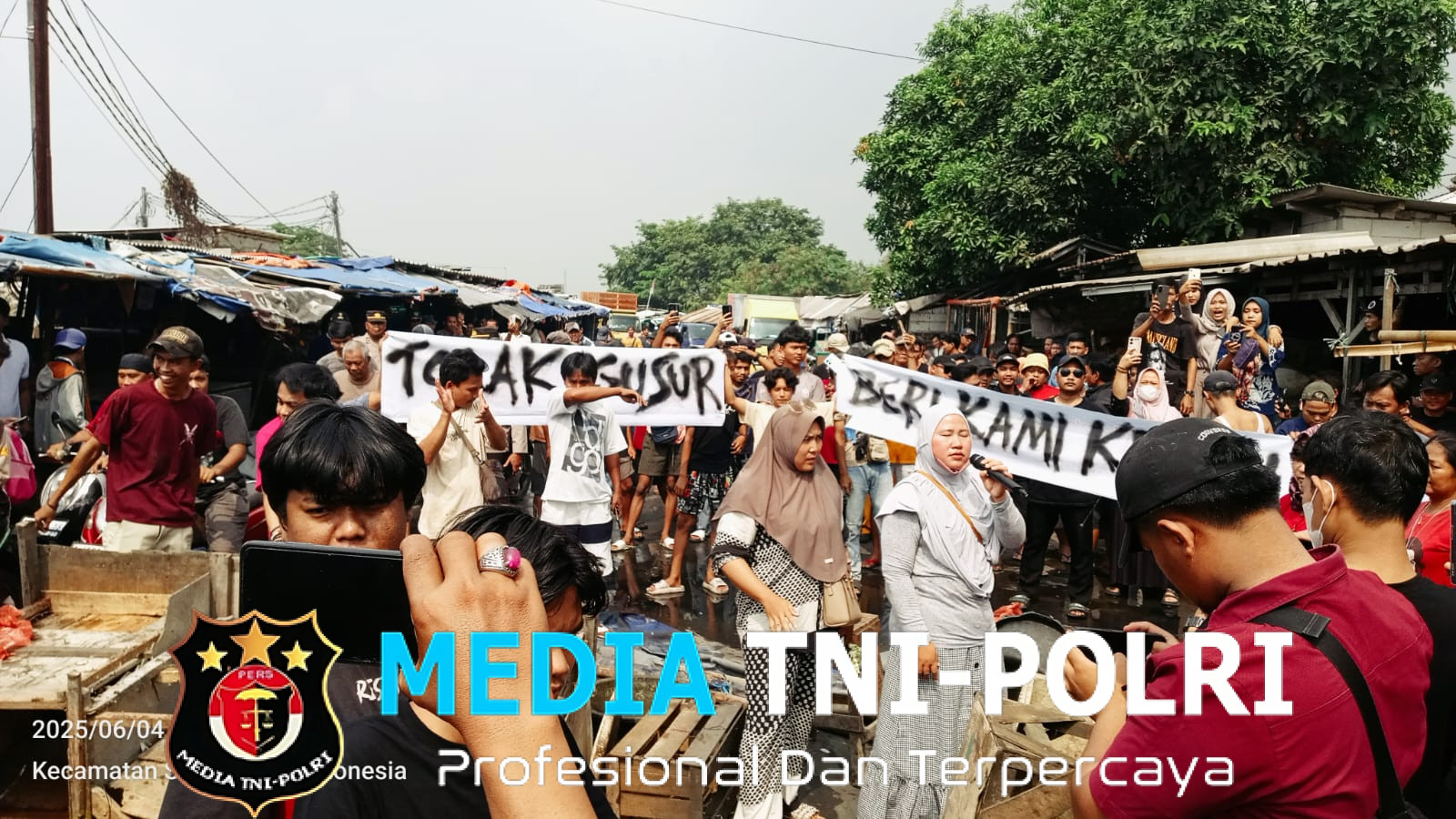 Pengamanan Penataan PKL Pasar Sentiong, Jajaran Polresta Tangerang Laksanakan Tugas Secara Persuasif dan Humanis