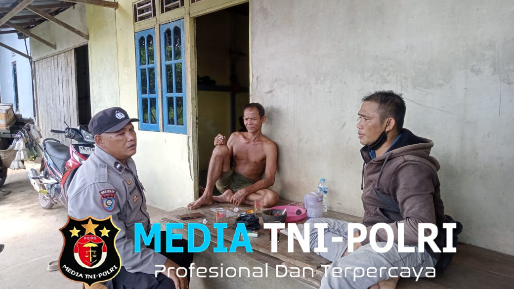 Kanit Binmas Polsek Meranti Sambangi Warga Jalin Silaturahmi Sampaikan Pesan Kamtibmas