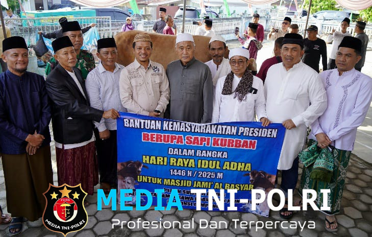 Bupati Pringsewu Imam Salat Ied & Juru Sembelih Hewan Qurban