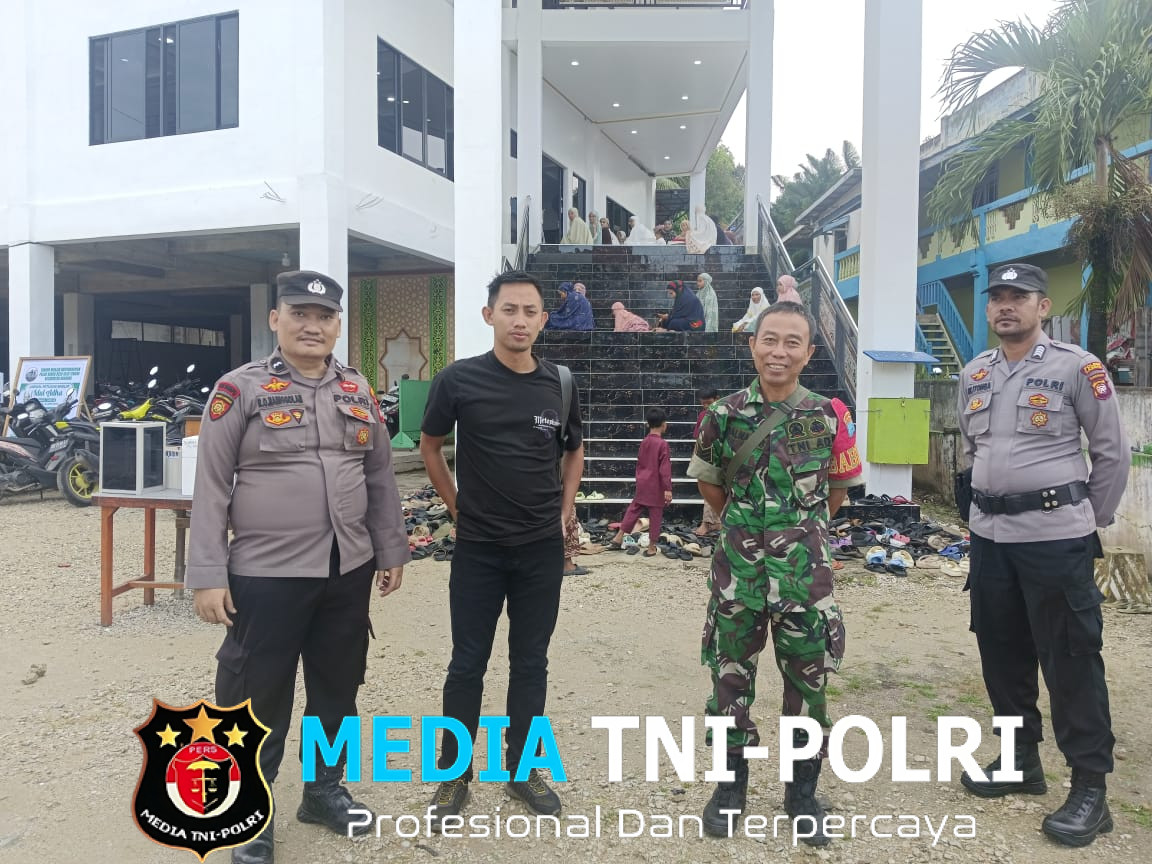 Polsek Ngabang Laksanakan Pengamanan Shalat Idul Adha 1446 H di Kota Ngabang Secara Keseluruhan Berjalan Aman dan Lancar