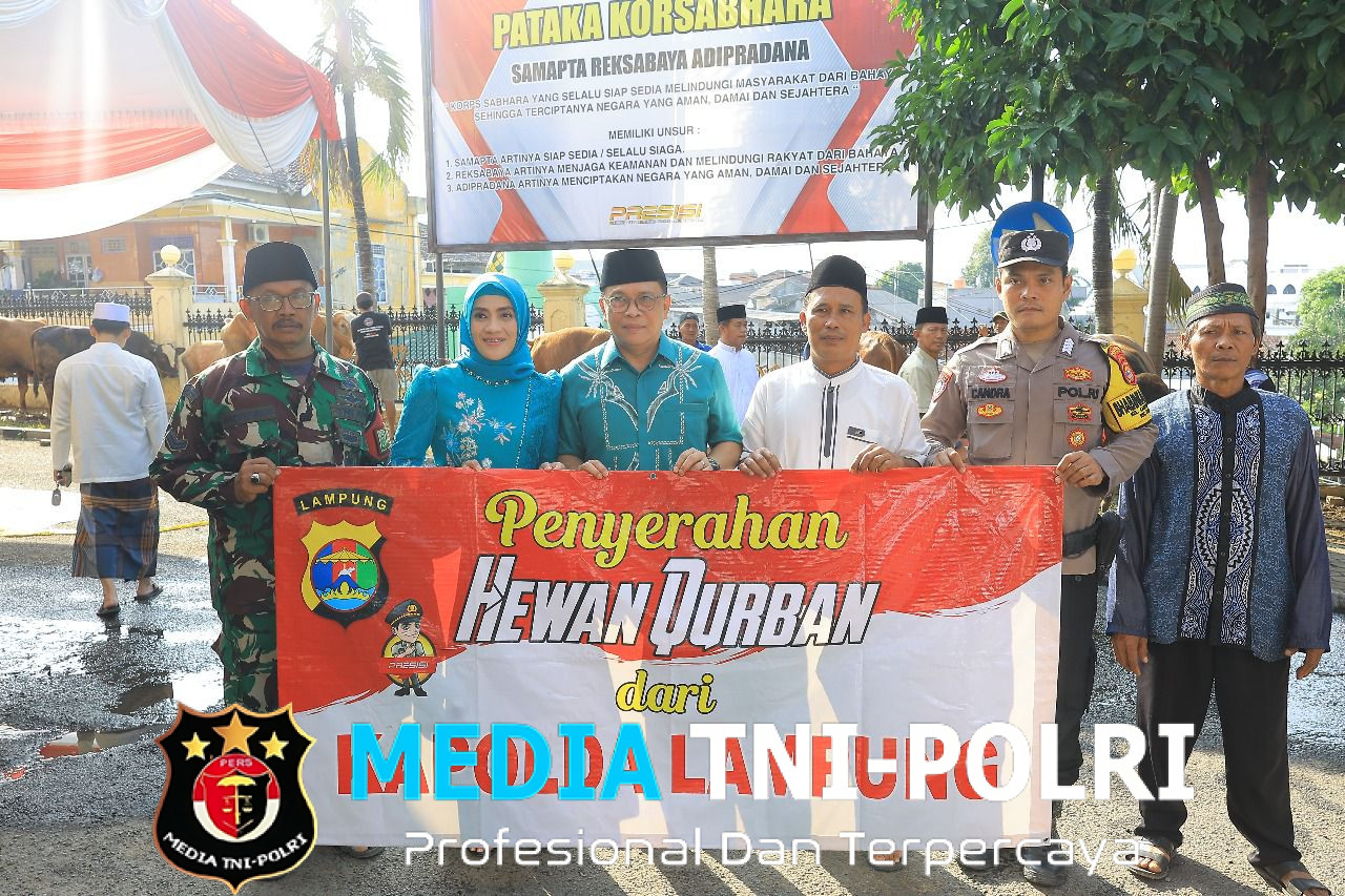 Tingkatkan Rasa Persaudaraan, Polda Lampung Salurkan 58 Hewan Kurban di Iduladha 1446 H