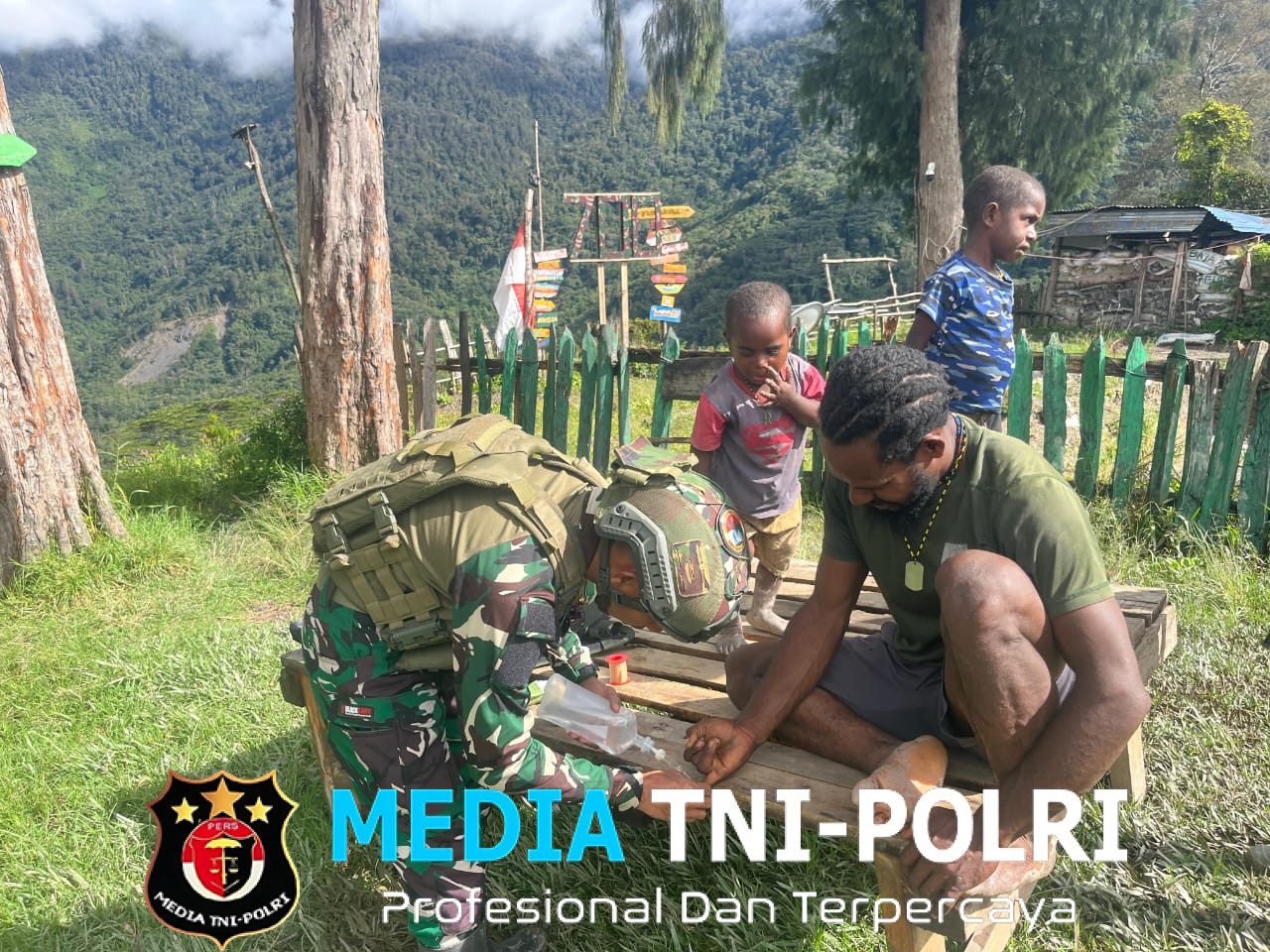 Di Tengah Sunyi Pegunungan Papua, Tangan-Tangan Prajurit Jadi Penawar Luka Rakyat