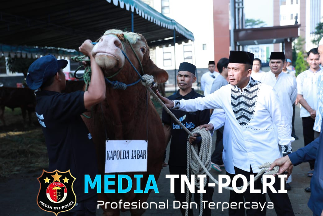 Kapolda Jabar Sumbangkan Dua Ekor Sapi Limosin untuk Pesantren, Penyandang Cacat dan Kaum Dhuafa di Hari Raya Idul Adha 1446 H