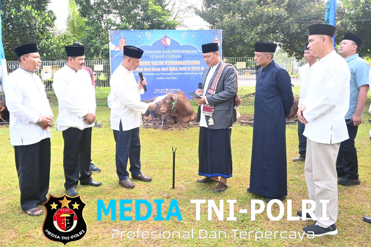 Berbagi di Idul Adha, Pangkoopsud I Serahkan Hewan Korban