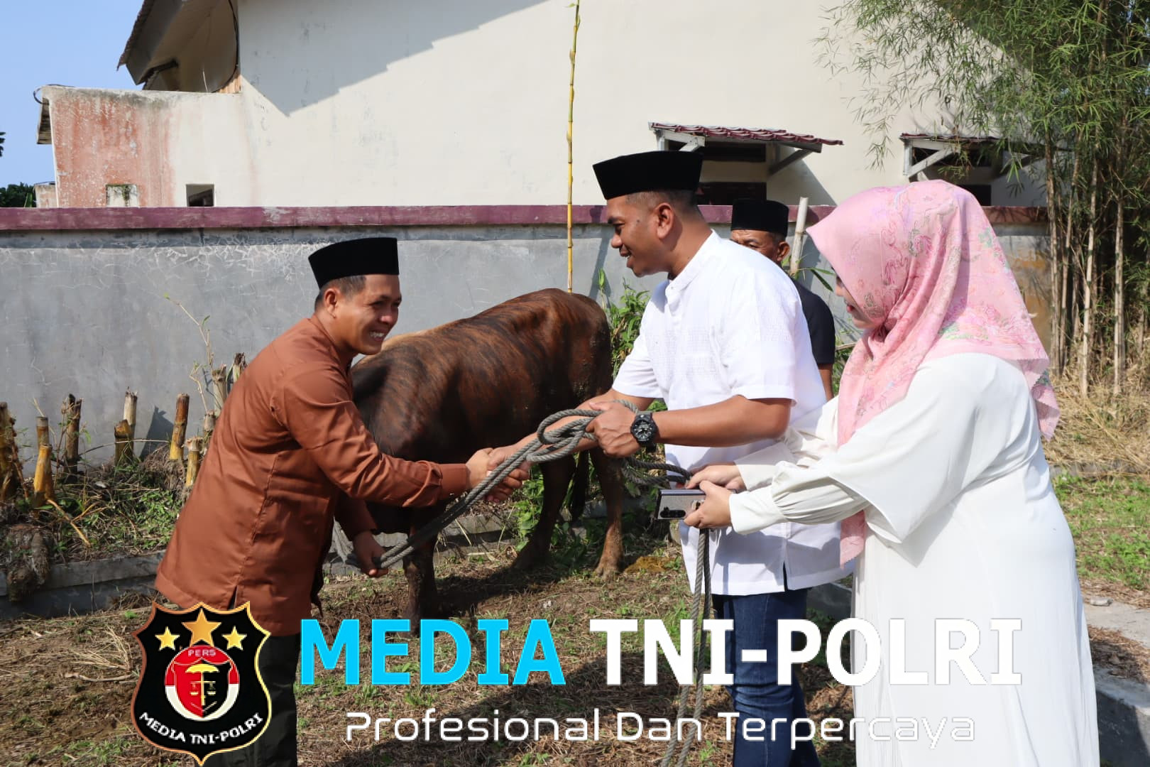 Idul Adha 1446 H, Polres Tanggamus Pererat Kebersamaan Lewat Sholat Ied dan Kurban
