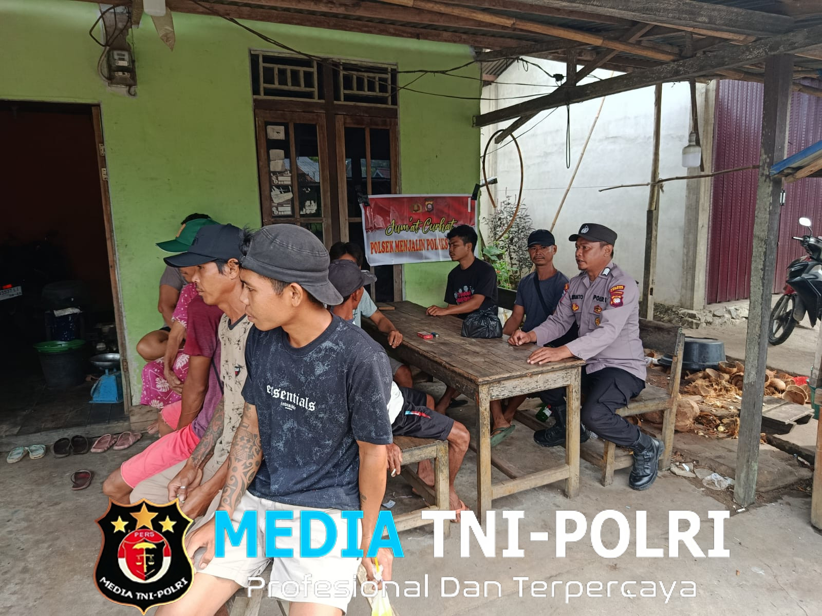 Polsek Menjalin gelar Giat Jumat Curhat Sambangi Masyarakat Desa Menjalin