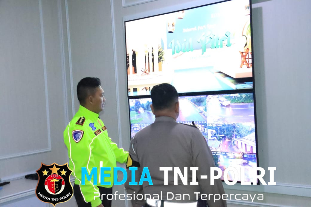 Kapolres Bogor Tinjau Langsung Arus Lalu Lintas Kawasan Puncak, Cek Sistem CCTV di Pos Gadog, dan Siapkan Pengamanan Selama Libur Panjang Idul Adha