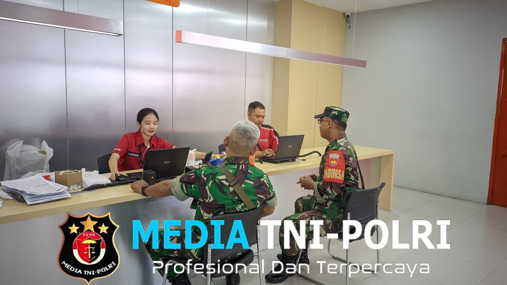 Tak Kenal Hari libur Babinsa Kratonan Tetap Komsos dengan Karyawan Toko Komputer