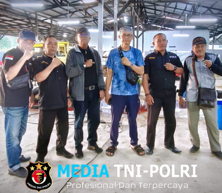 Pasar Al-Kamal Sampit Bersama Media TNI-POLRI dan Media Nusantara Raya Sembelih Lima Ekor Hewan Kurban