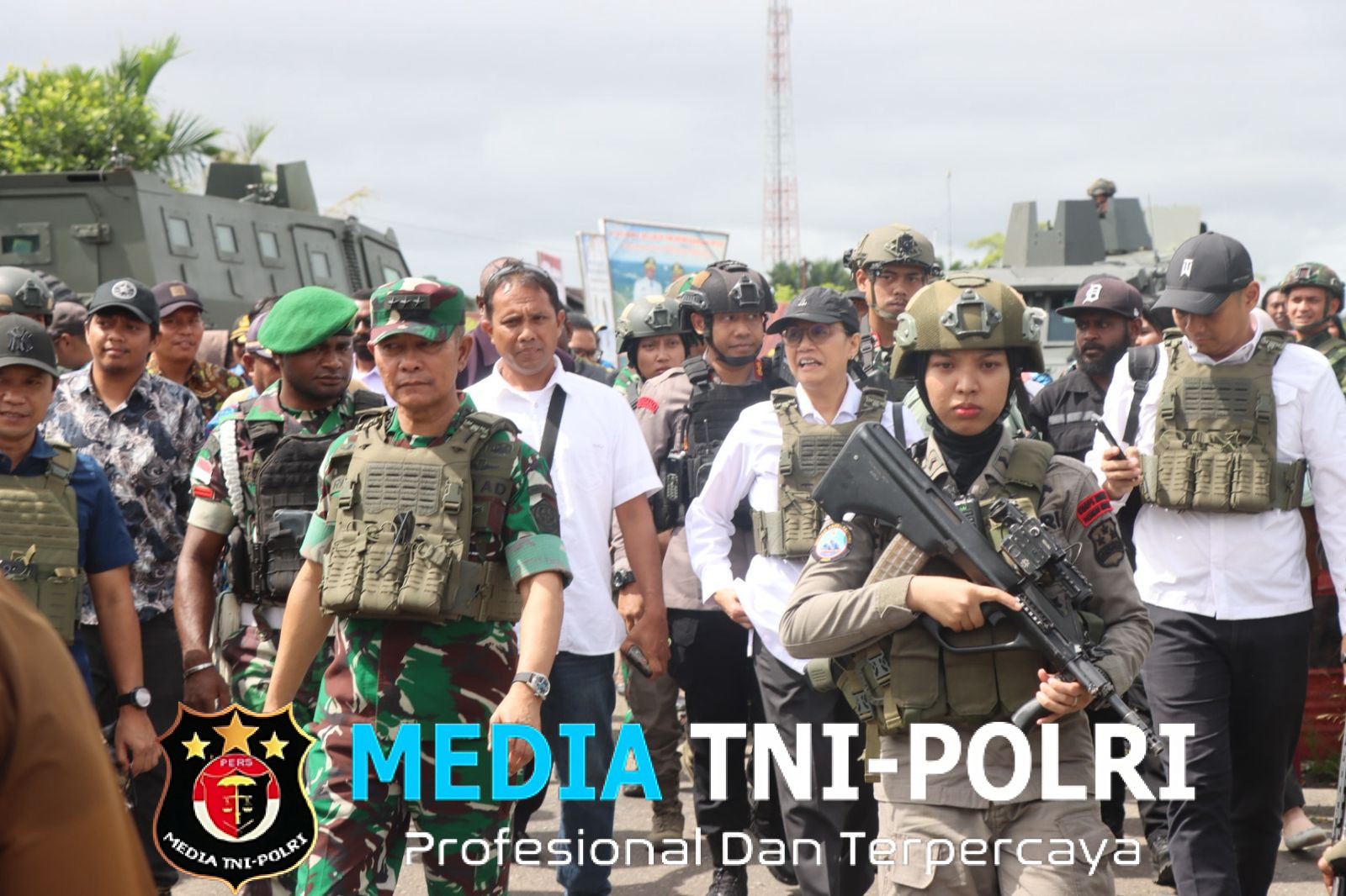 Dua Menteri Kabinet Kunjungi Nduga, Polwan Ops Damai Cartenz Dilibatkan dalam Pengamanan