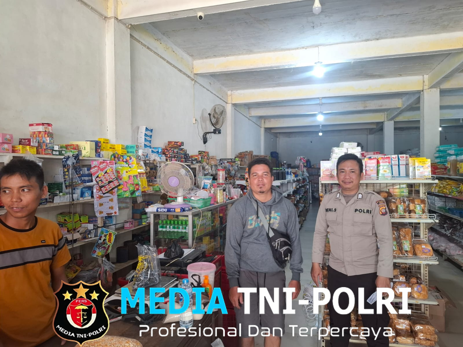 Patroli Kamtibmas Polsek Kuala Behe Jaga Keamanan dan Kondusifitas di Kuala Behe