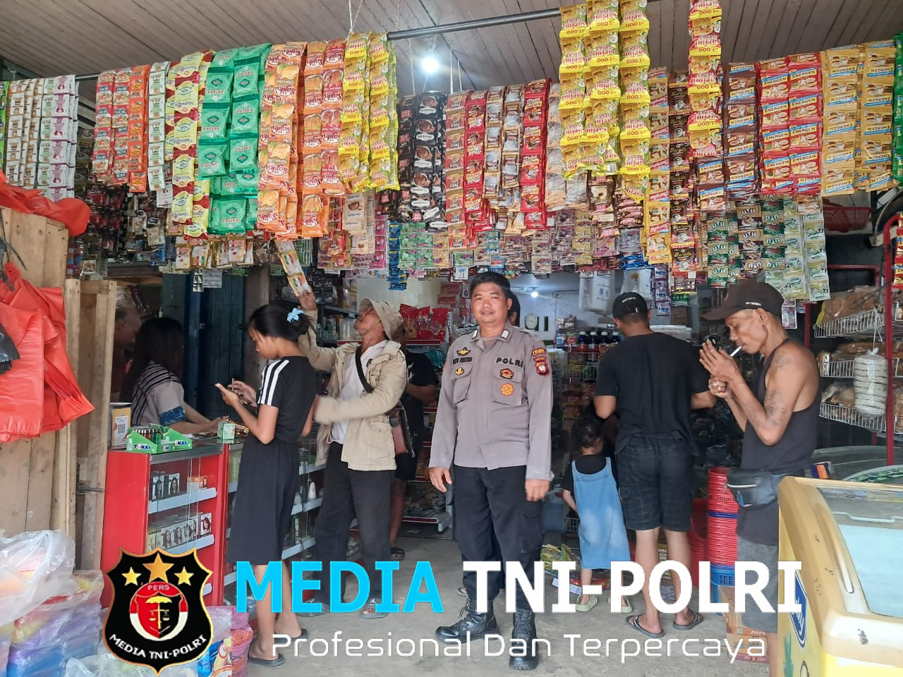 Bripka Bayu Ingatkan Warganya Untuk Tetap Menjaga Keamanan Lingkungannya