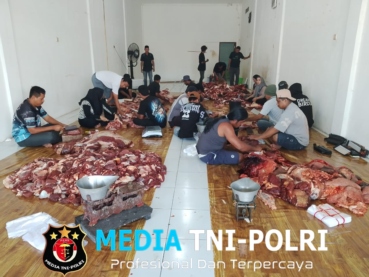 Kaperwil Kalimantan Tengah Media TNI dan Polri Berkorban 5 Ekor Sapi dan Bagikan Sebanyak 2.000 Bungkus Daging Qurban