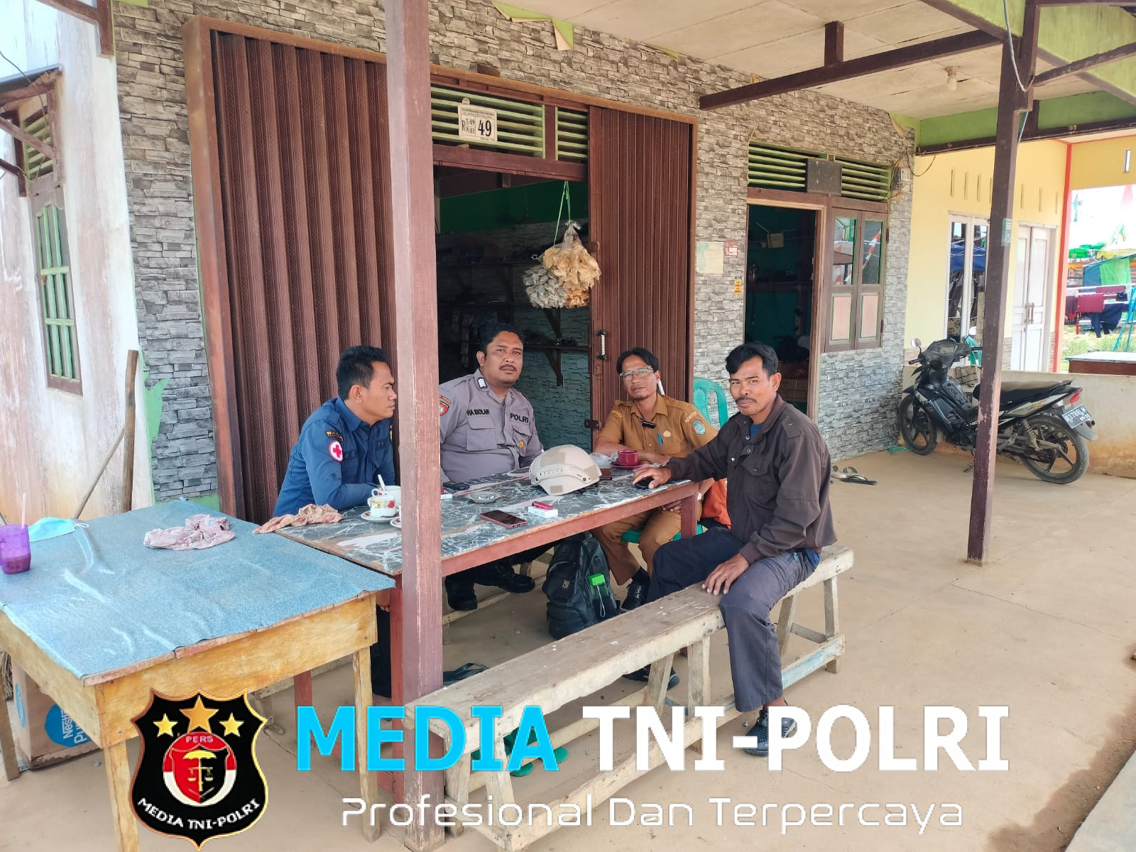 Dialog di Warung Kopi Cara Humanis Polisi Dengarkan Warga