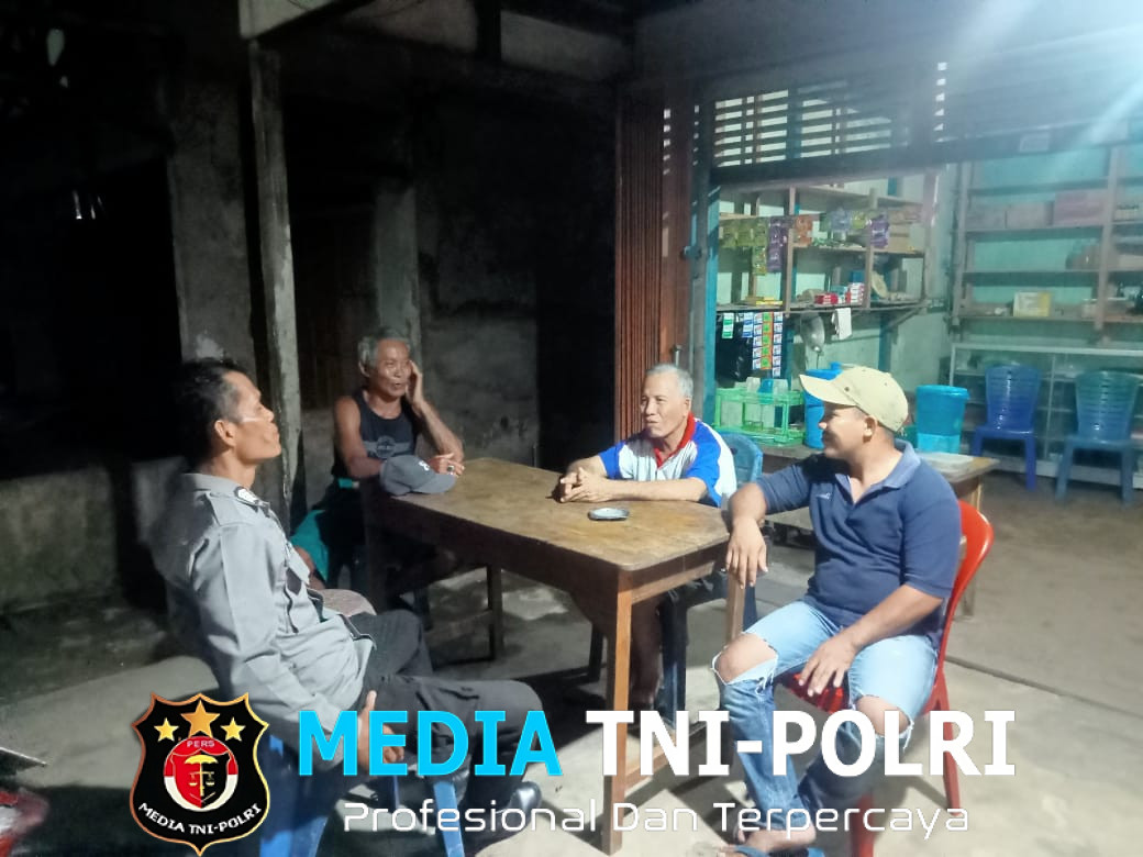 Patroli Malam , Personil Polsubsektor Sompak Ajak Masyarakat Jaga Kamtibmas