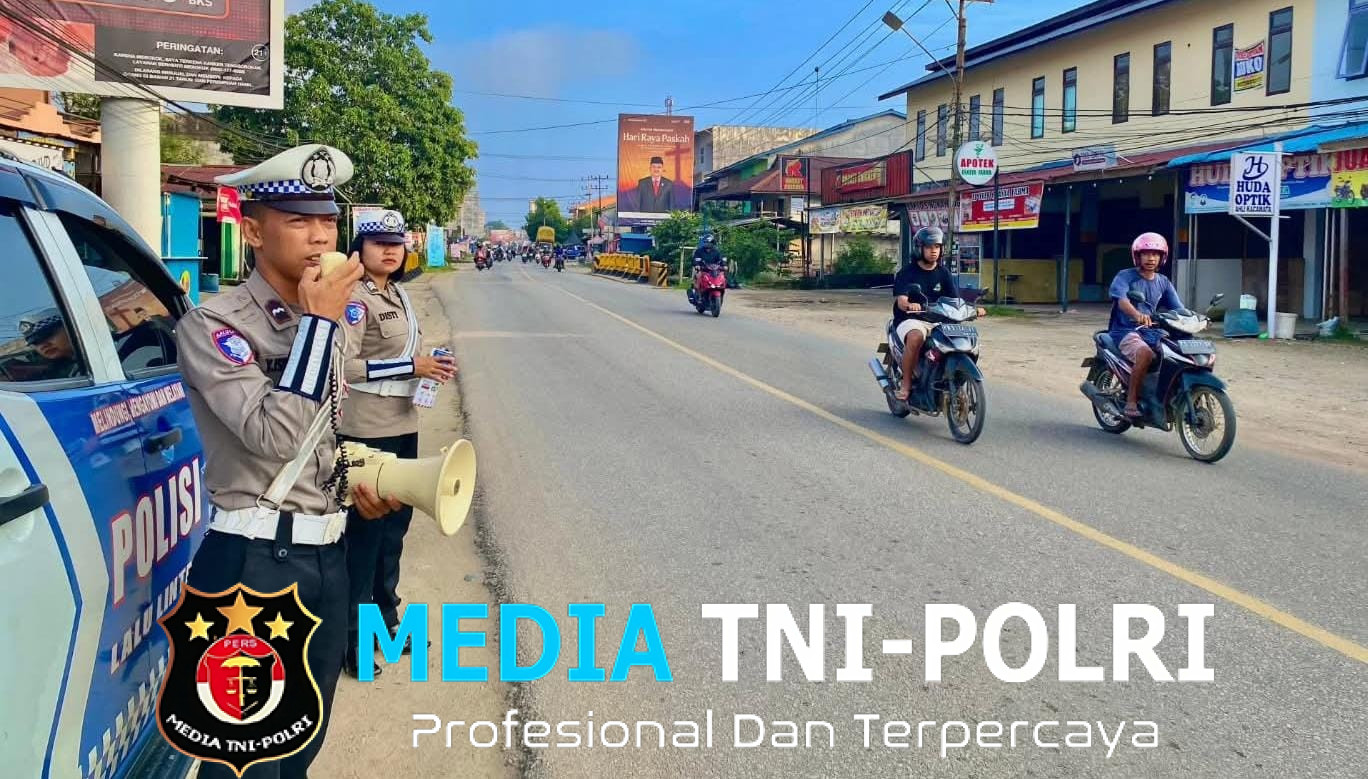 Mobil Patwal Satlantas Polres Sekadau Sekadau Sisir Kota, Imbau Warga Tertib Lalu Lintas