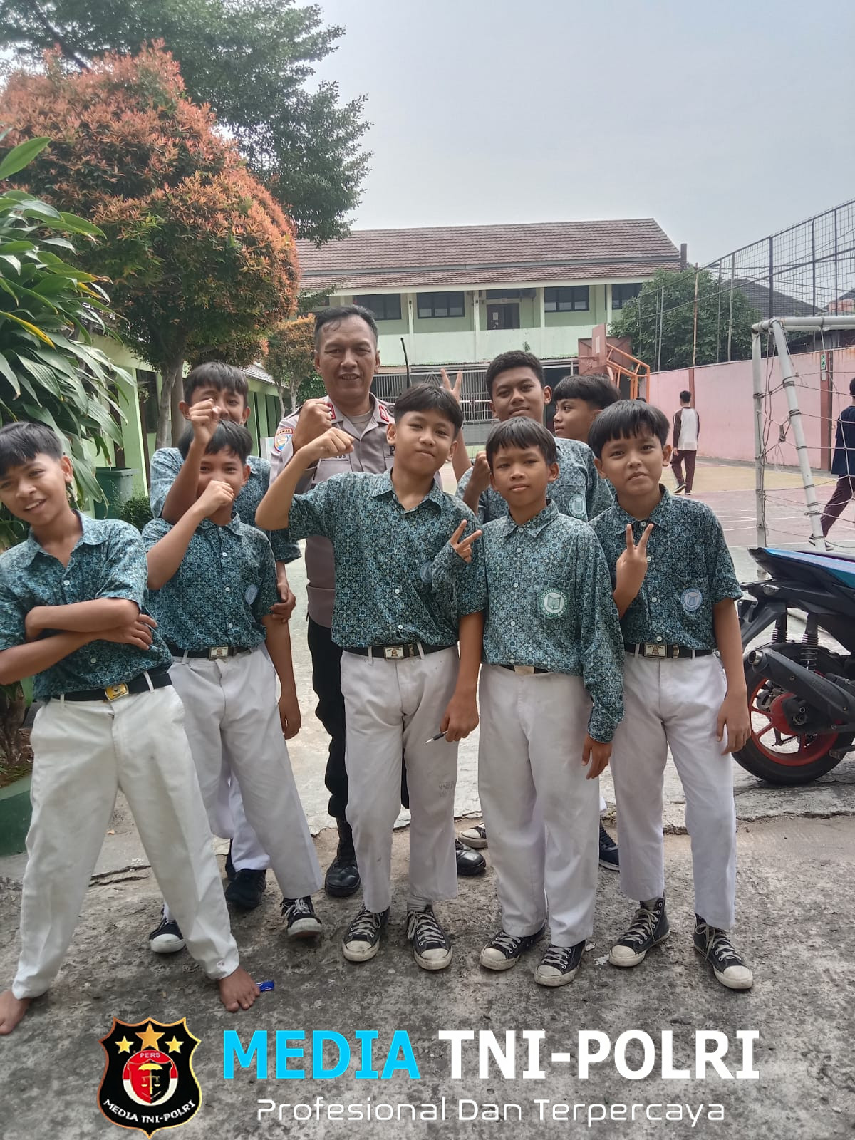 Sambang One Day One School di YAMAS, Bhabinkamtibmas Polsek Makasar Tekankan Pengawasan dan Pencegahan Bullying di Lingkungan Sekolah