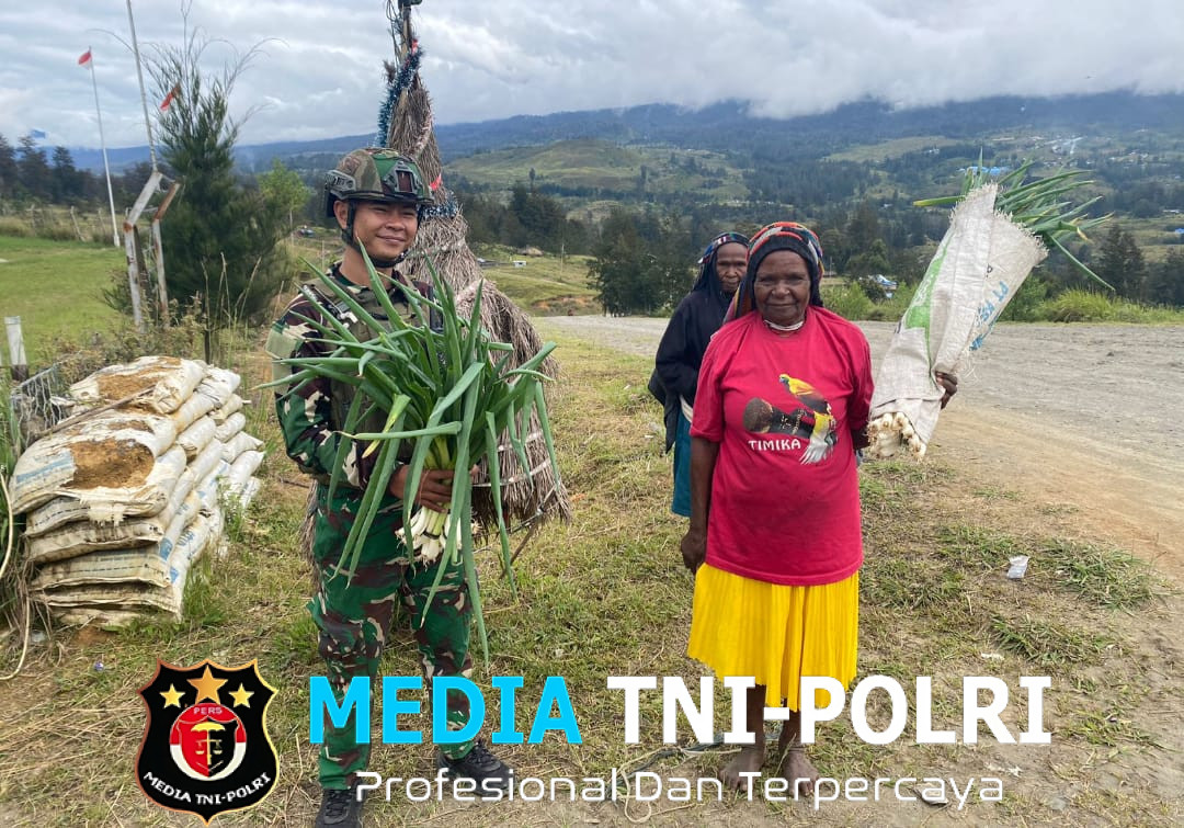 Harukan Hati! Satgas TNI Borong Hasil Tani Mama-Mama Papua di Kampung Wako
