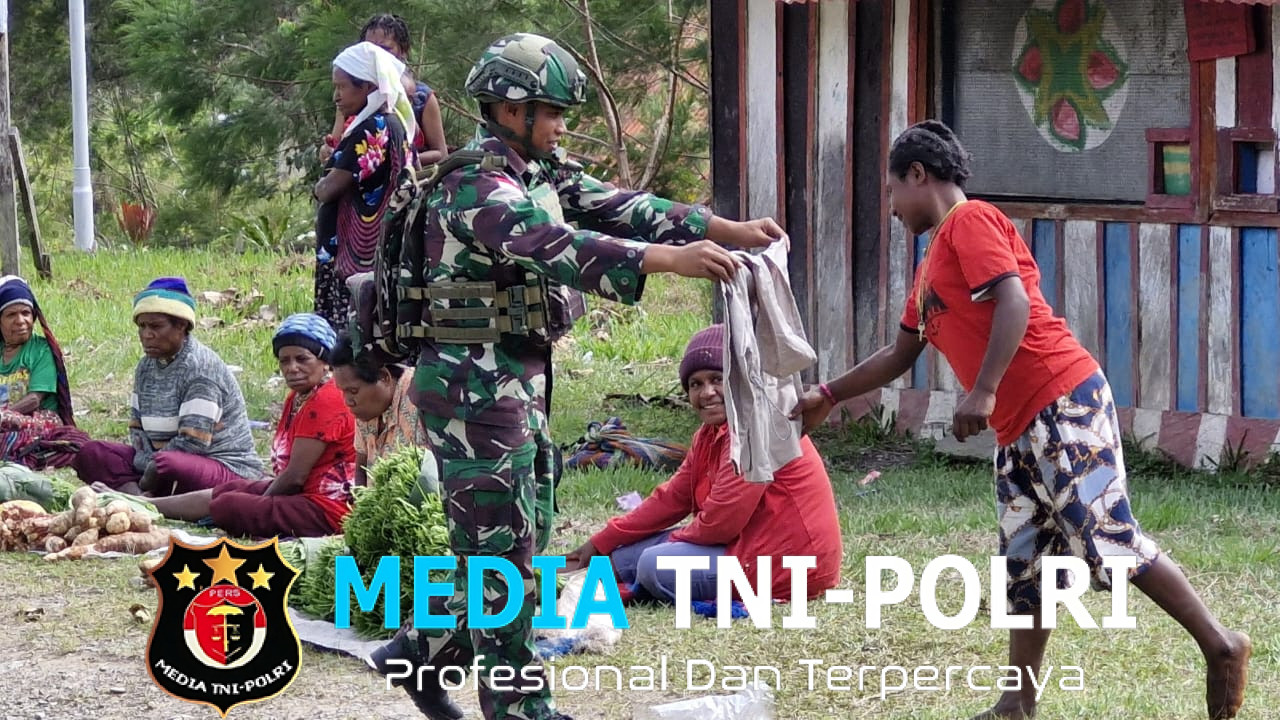 Satgas Yonif 521/DY Melaksanakan Binter Berbagi Kasih di Distrik Eragayam Kabupaten Membramo Tengah