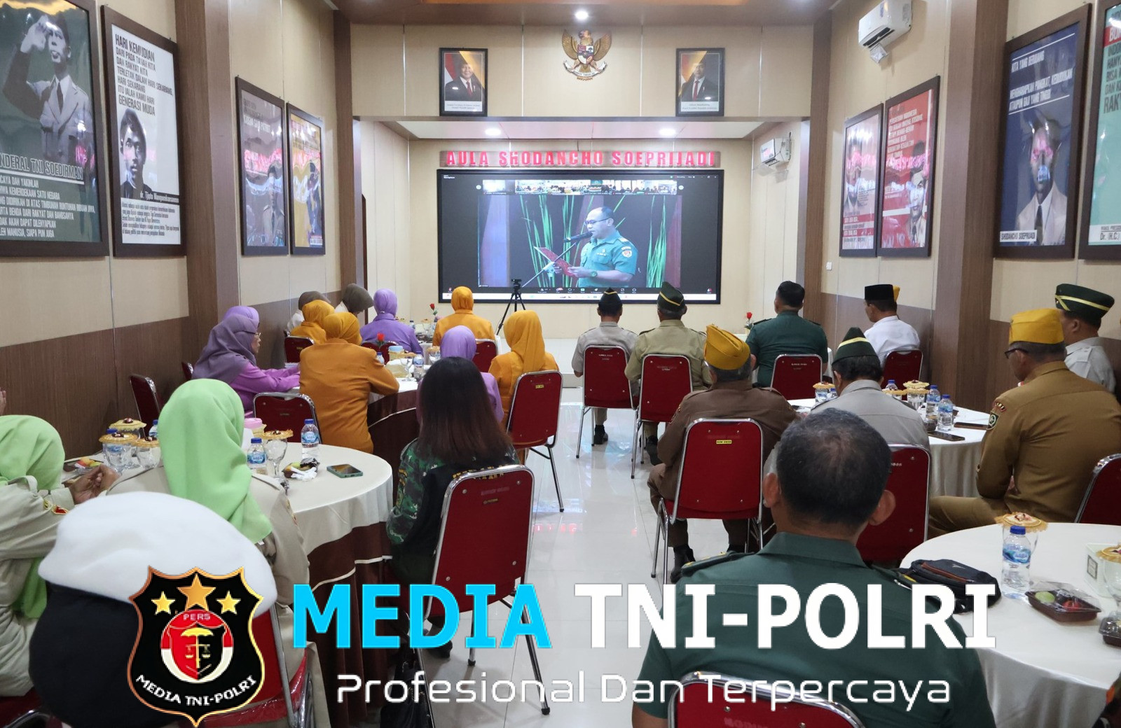 Zoom Meeting Virtual Nasional Eratkan Komunikasi dan Silaturahmi Keluarga Besar TNI Blitar Raya