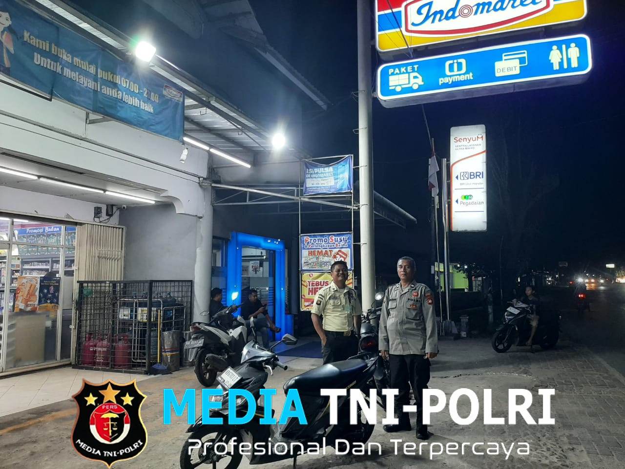 Polsek Mandor Gencarkan Patroli Malam Humanis, Wujud Nyata Polisi Dekat dengan Warga