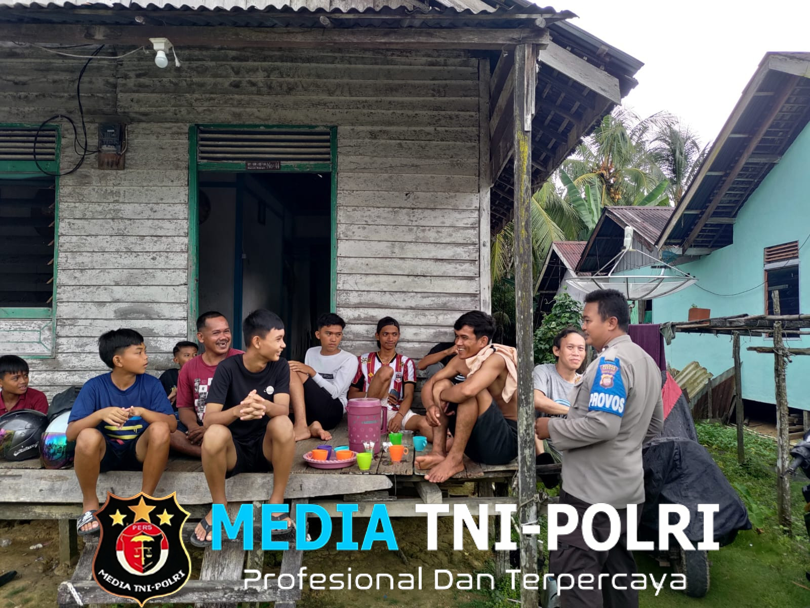 Kanit Propam Dan Bhabinkamtibmas Polsek Kuala Behe Laksanakan Patroli Dialogis