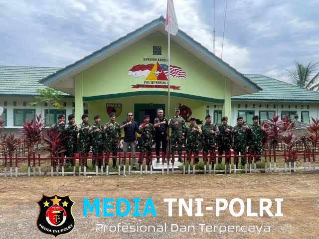 Satgas Yonkav 3/AC Kolaborasi Bea Cukai Nanga Badau Menjaga Jalur Perbatasan RI – Malaysia